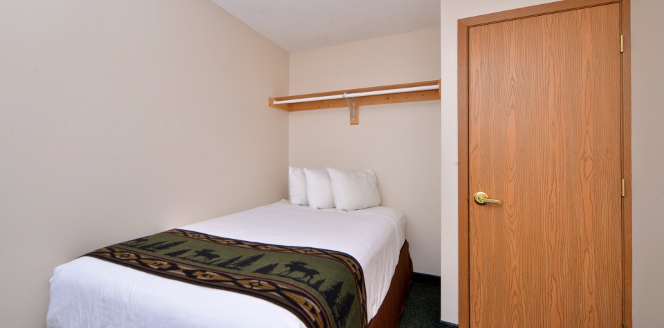 Single Bed room with clothing rod